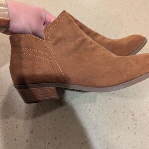 Time and Tru Women's Brown Ankle Booties